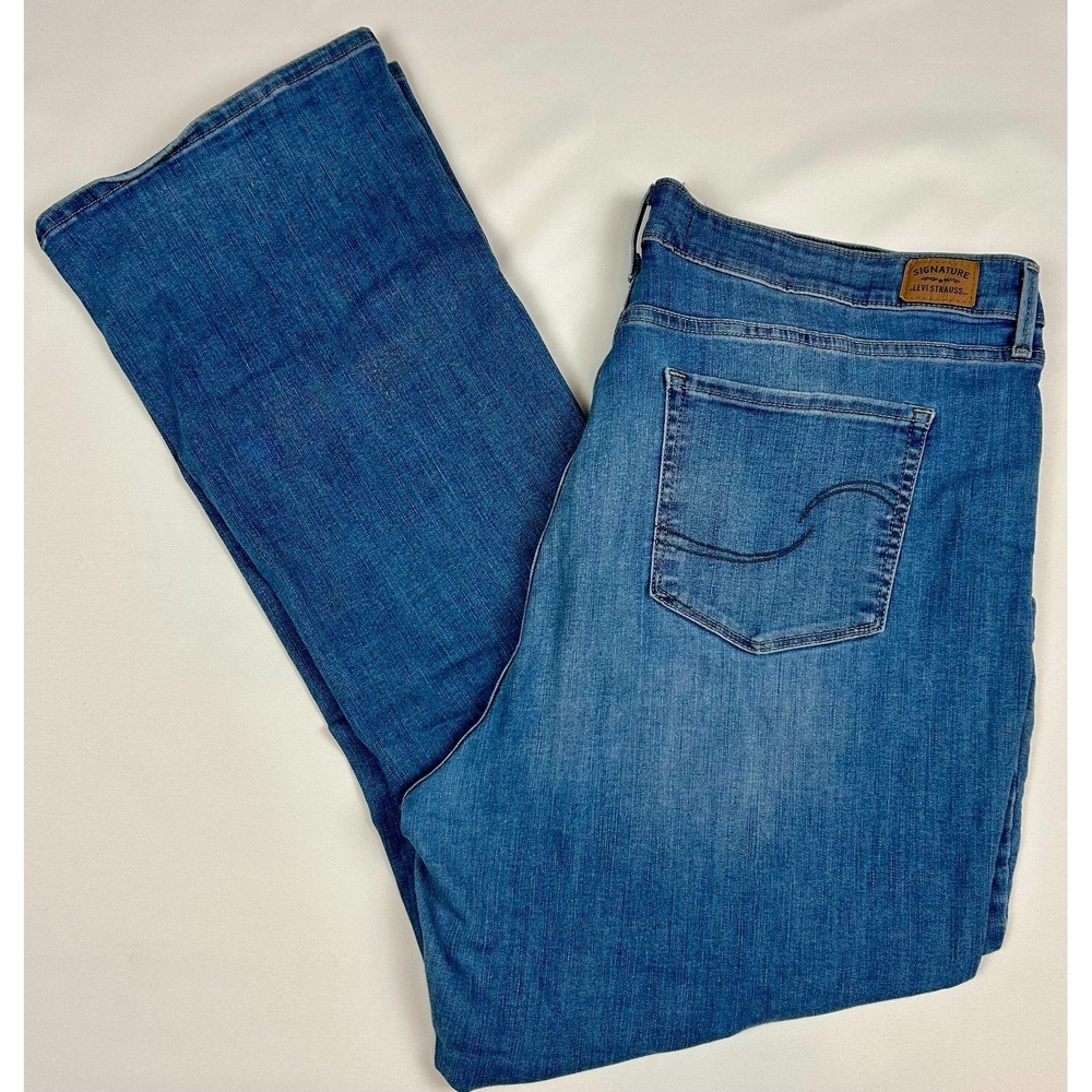 Signature Levi Strauss Women's Blue Hi Rise Bootcut Stretch Shaping Jeans W36